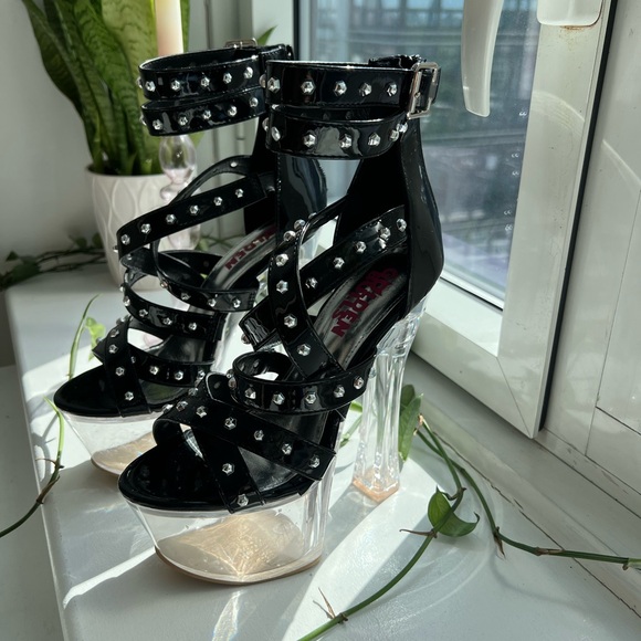 Golden Bulls Platform Heels - Picture 12 of 12